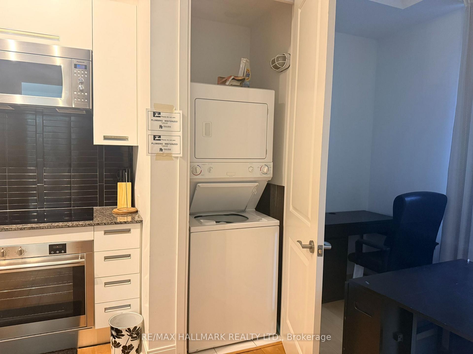 Photo 6 of Unit 803, 21 Balmuto Street, Toronto, Bay Street Corridor — HOMEH