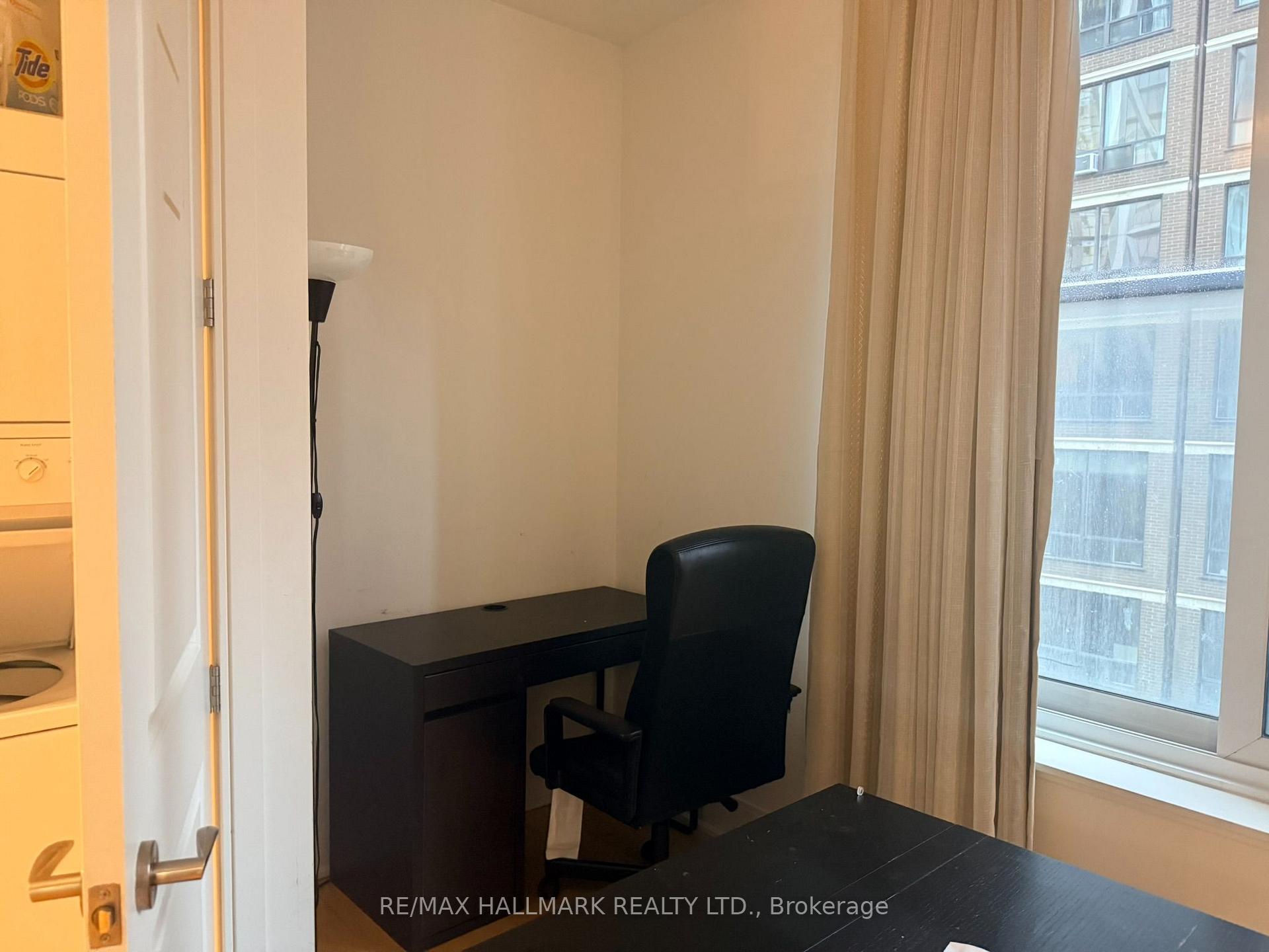Photo 7 of Unit 803, 21 Balmuto Street, Toronto, Bay Street Corridor — HOMEH