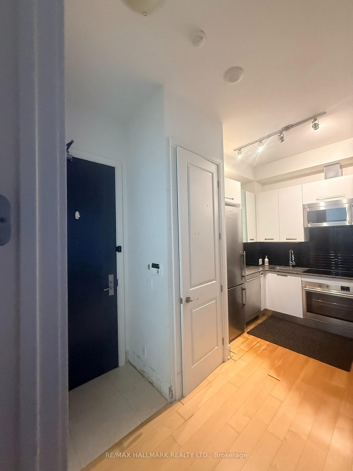 Photo 11 of Unit 803, 21 Balmuto Street, Toronto, Bay Street Corridor — HOMEH