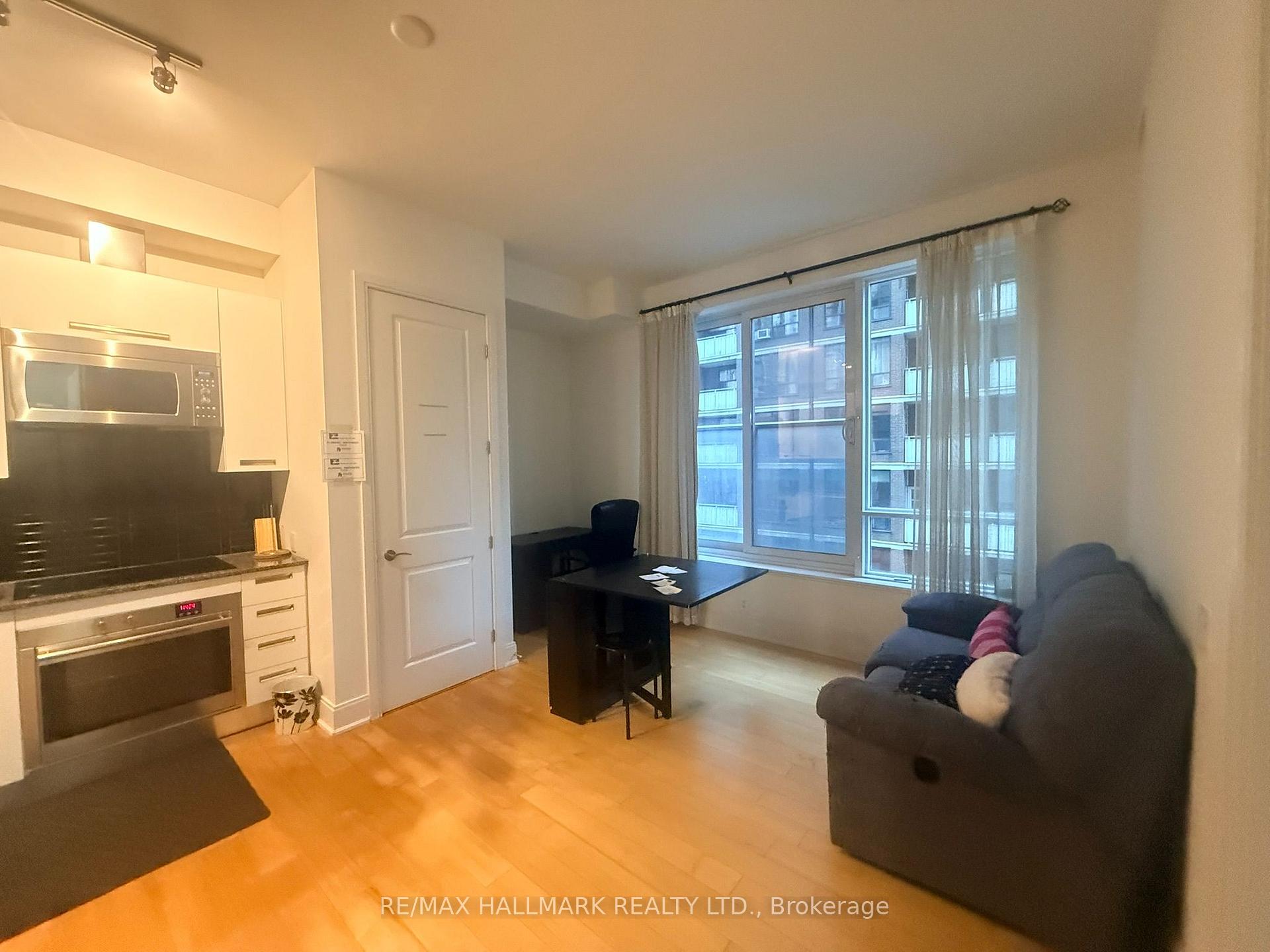 Photo 13 of Unit 803, 21 Balmuto Street, Toronto, Bay Street Corridor — HOMEH