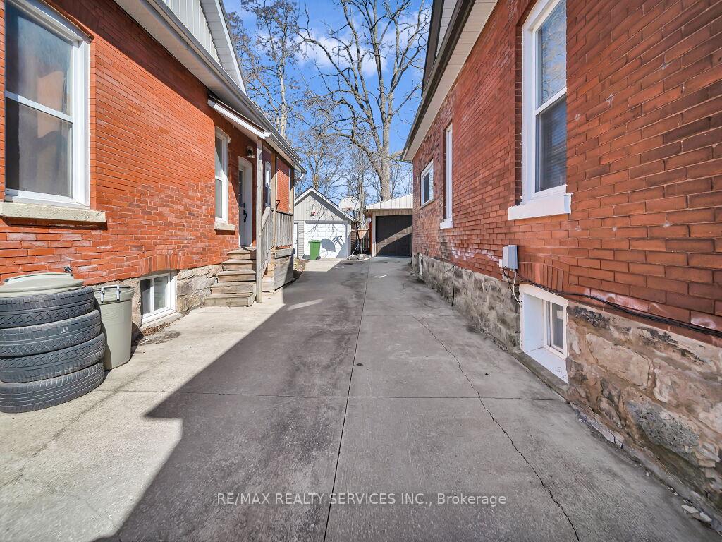 Photo 9 of 65 Moore Street, St. Thomas — HOMEH