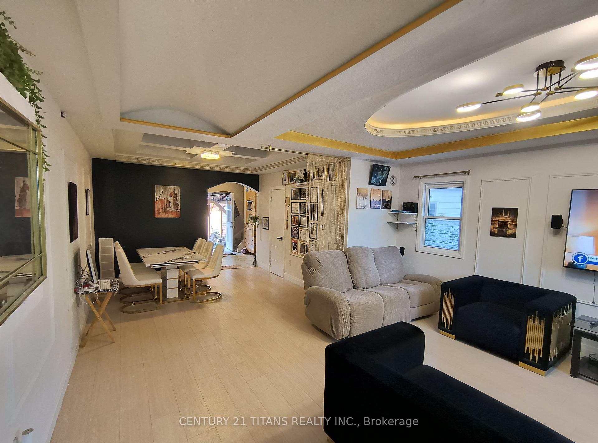 Photo 2 of 127 Wellington Street E, Chatham-Kent, Chatham — HOMEH