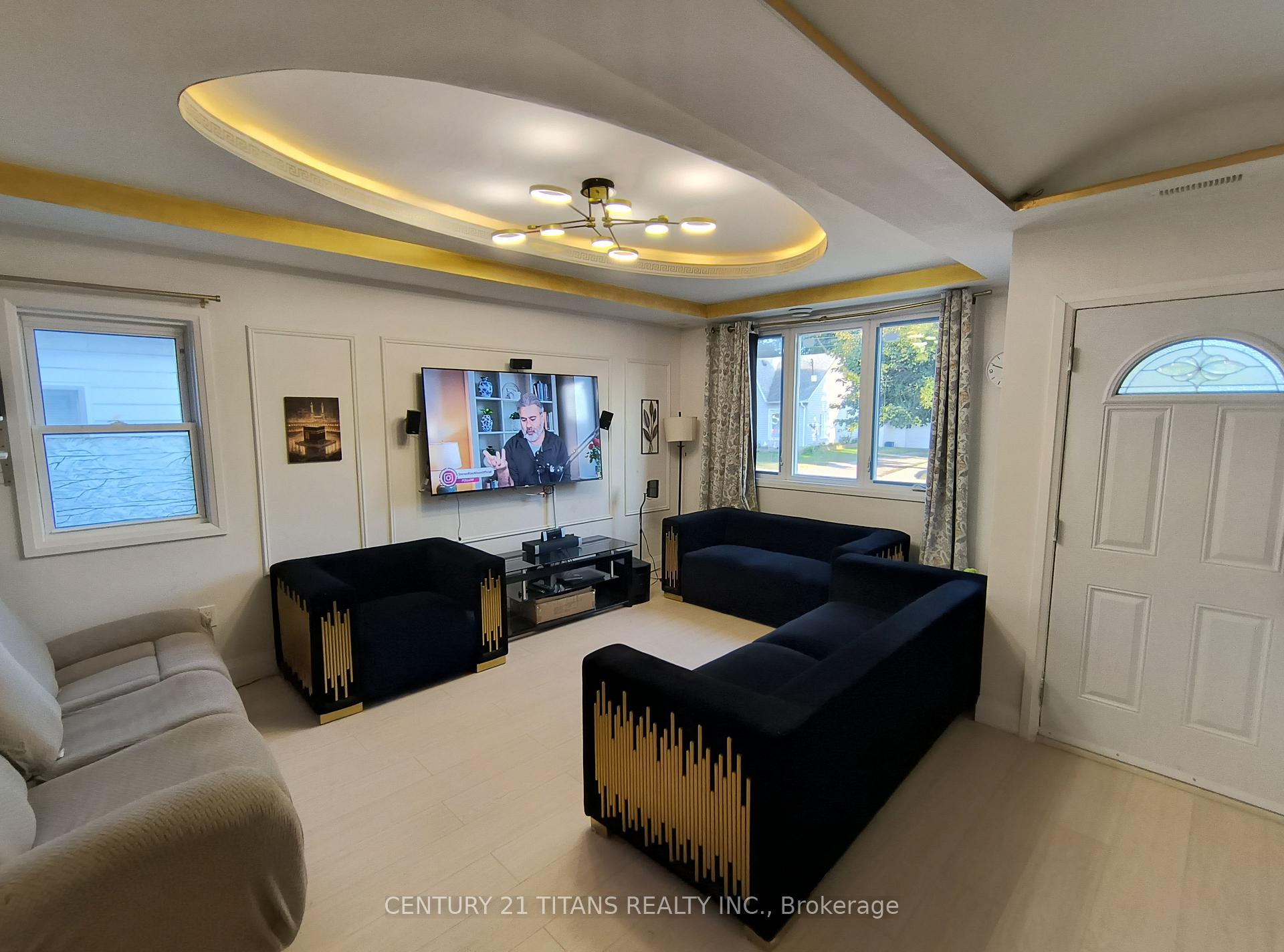 Photo 3 of 127 Wellington Street E, Chatham-Kent, Chatham — HOMEH