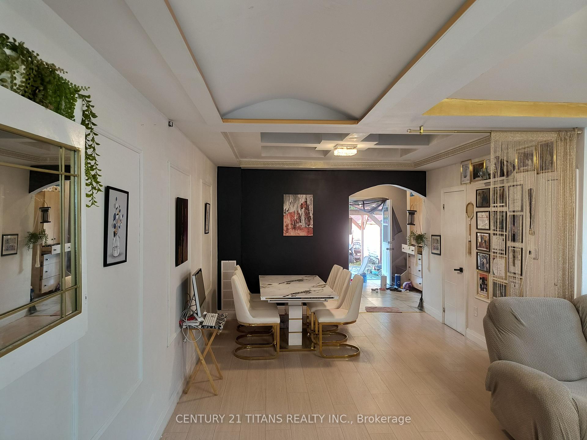 Photo 4 of 127 Wellington Street E, Chatham-Kent, Chatham — HOMEH