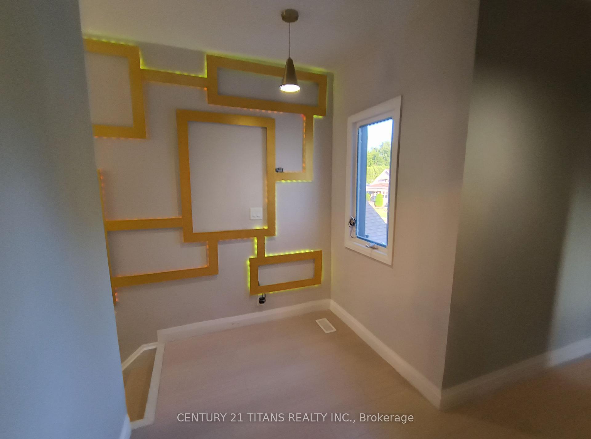 Photo 7 of 127 Wellington Street E, Chatham-Kent, Chatham — HOMEH