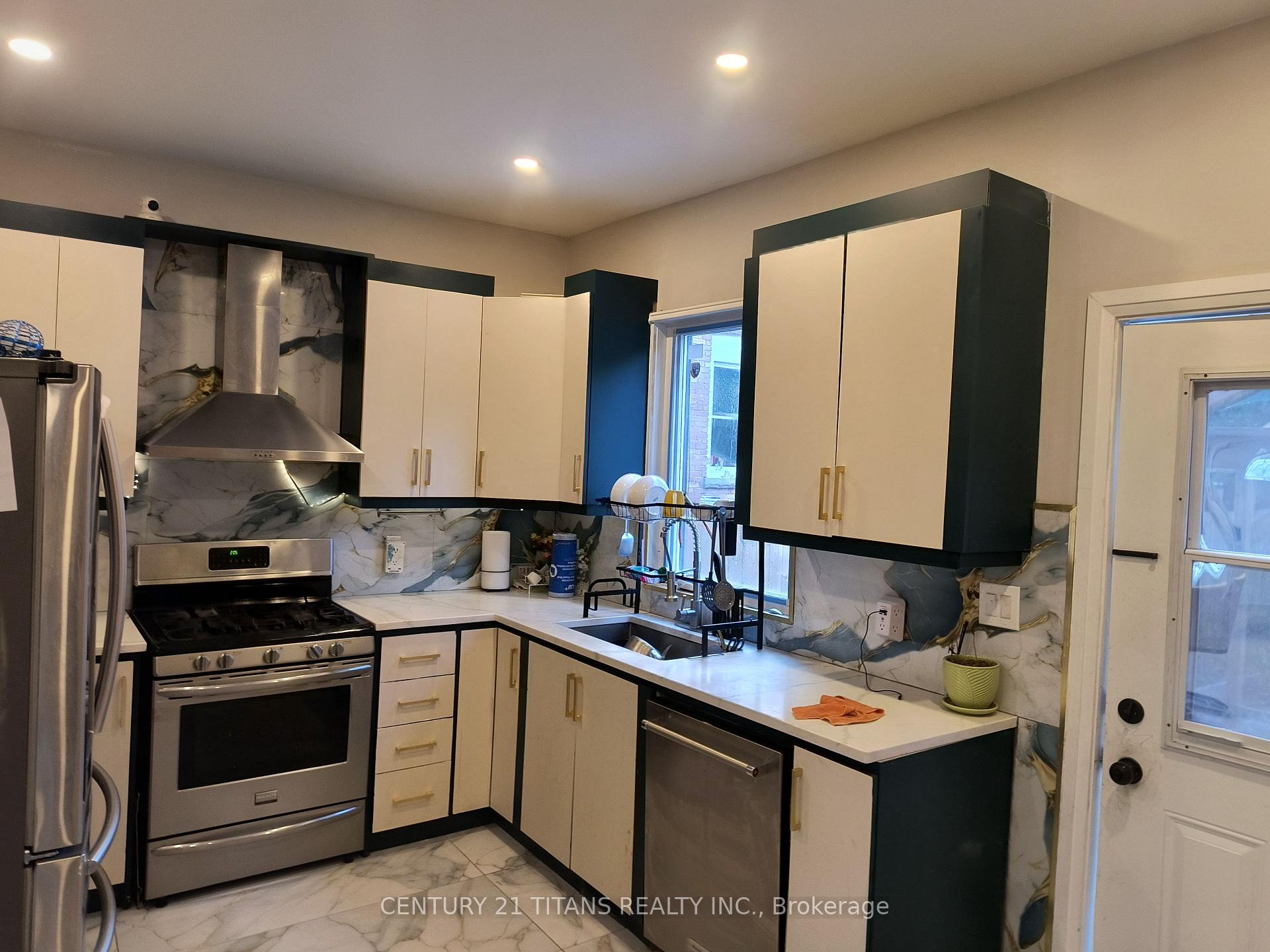 Photo 11 of 127 Wellington Street E, Chatham-Kent, Chatham — HOMEH