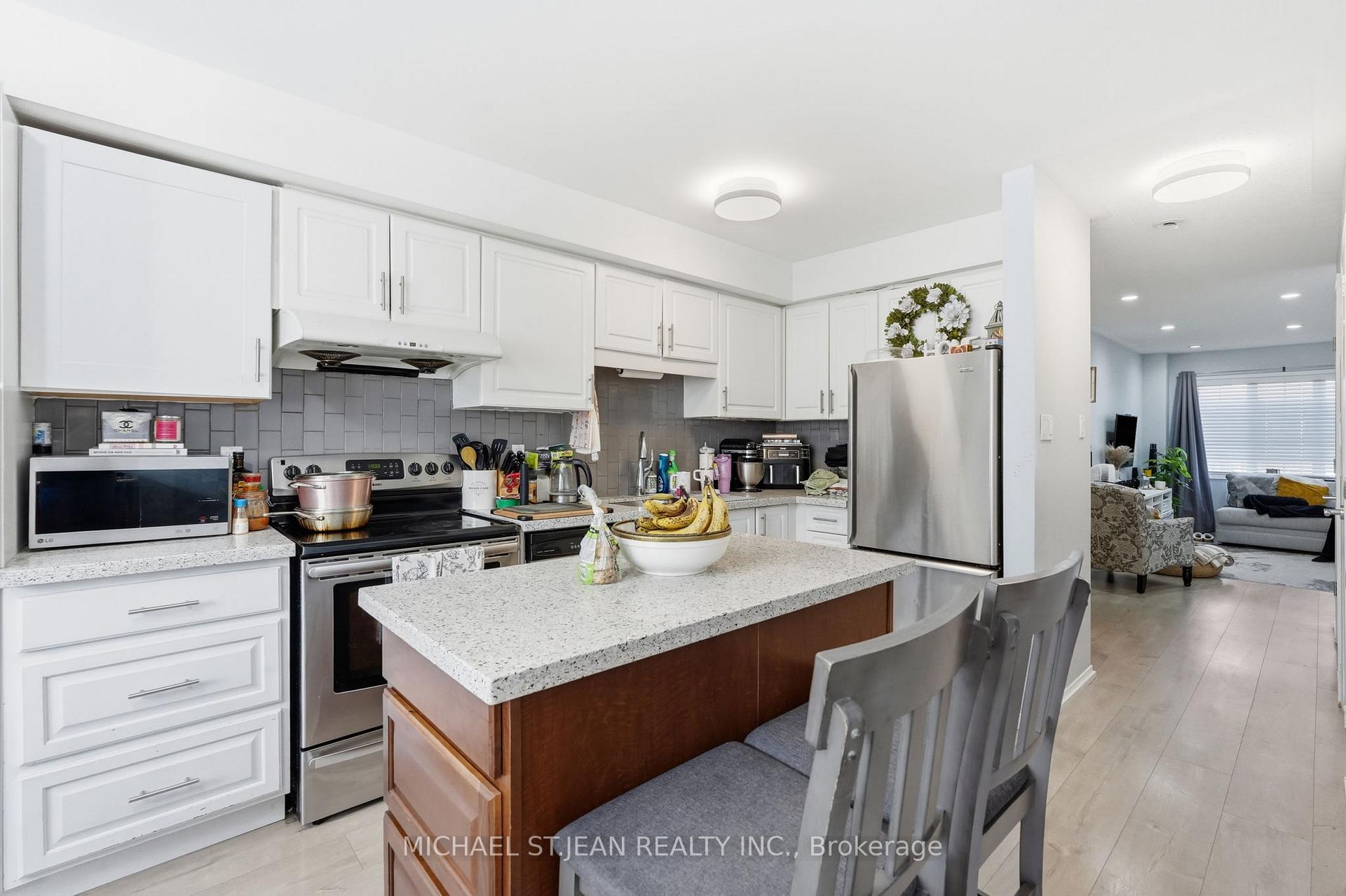 Photo 12 of 51 Mount Dennis Drive, North York, Mount Dennis — HOMEH
