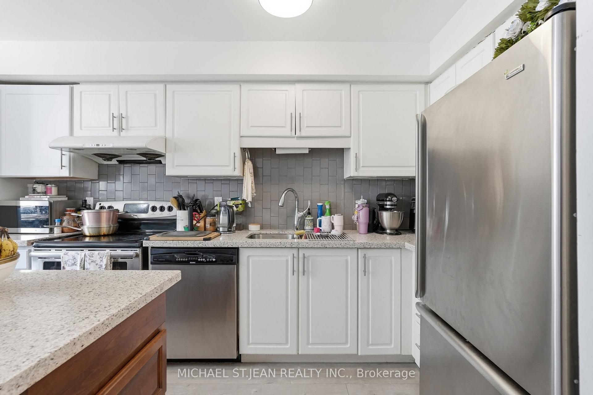 Photo 15 of 51 Mount Dennis Drive, North York, Mount Dennis — HOMEH