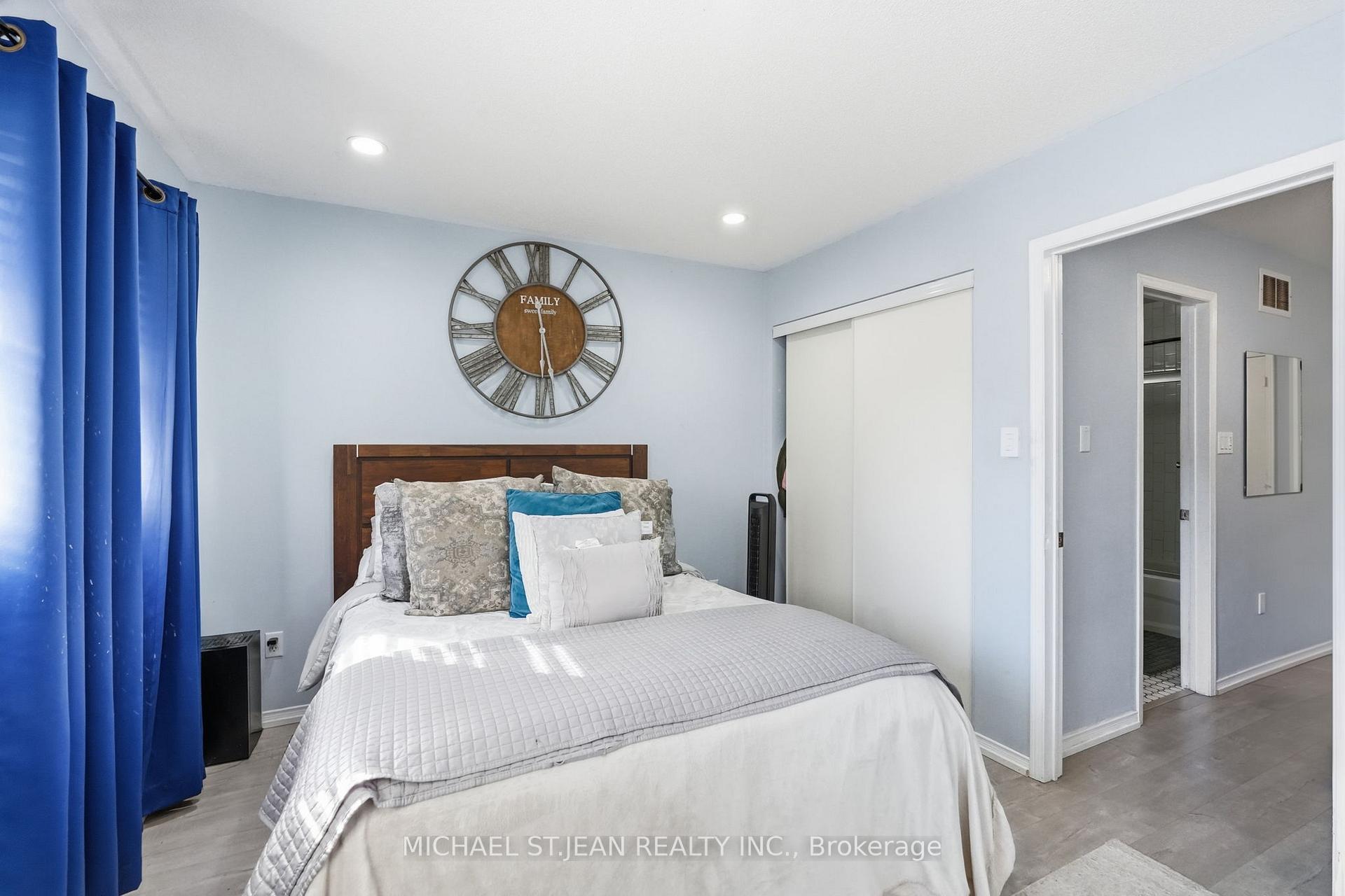 Photo 23 of 51 Mount Dennis Drive, North York, Mount Dennis — HOMEH
