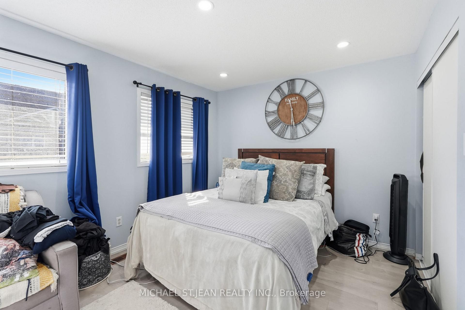 Photo 25 of 51 Mount Dennis Drive, North York, Mount Dennis — HOMEH