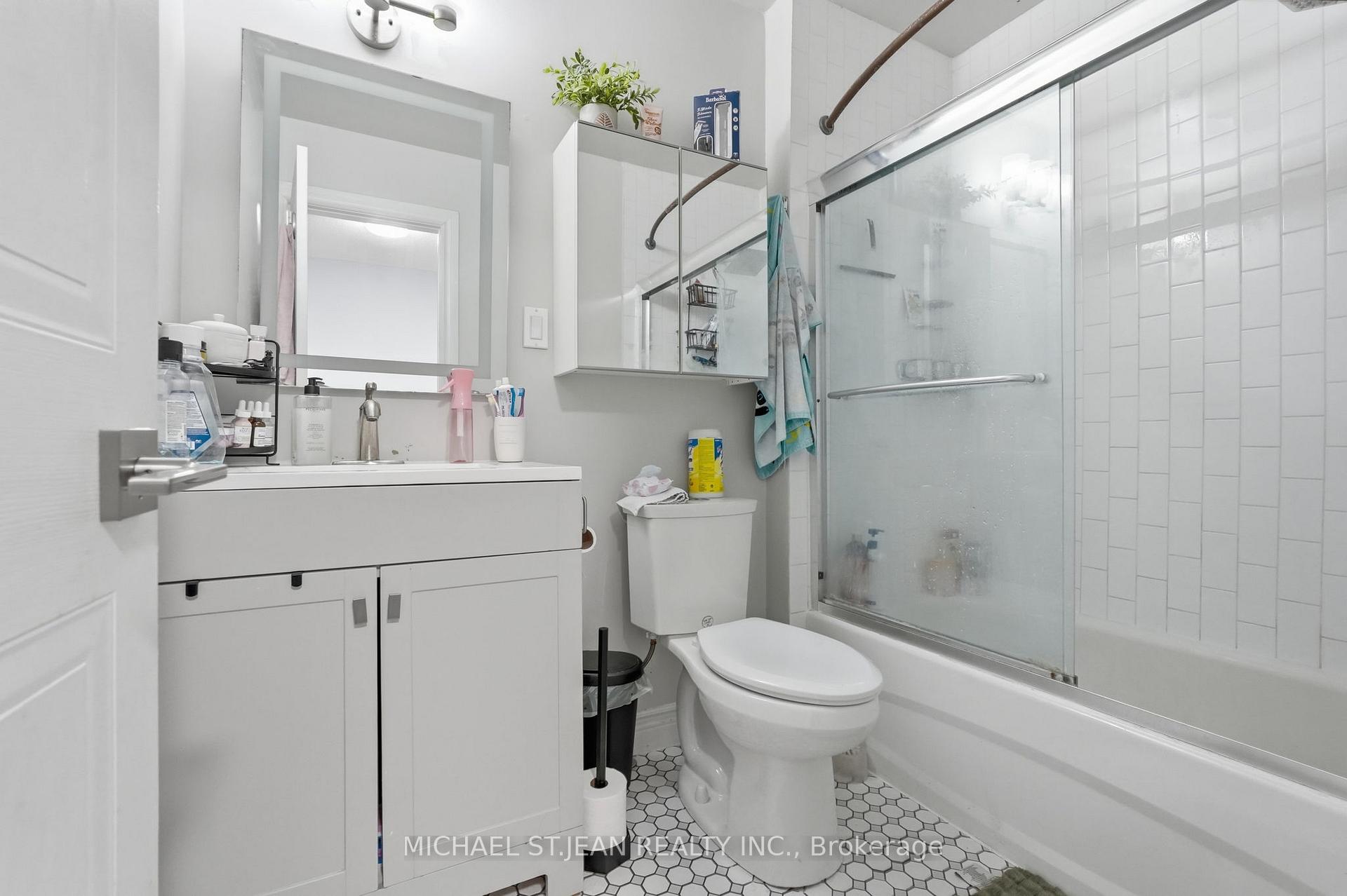 Photo 27 of 51 Mount Dennis Drive, North York, Mount Dennis — HOMEH