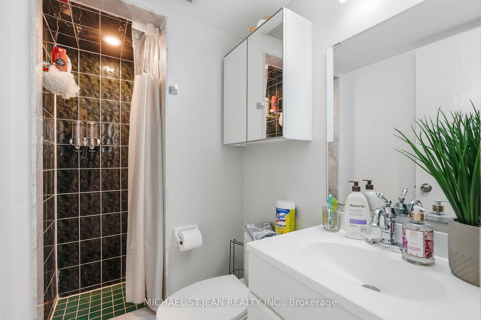 Photo 37 of 51 Mount Dennis Drive, North York, Mount Dennis — HOMEH