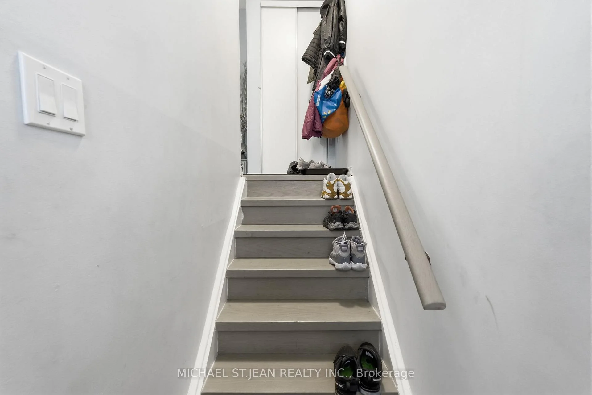 Photo 32 of 51 Mount Dennis Drive, North York, Mount Dennis — HOMEH