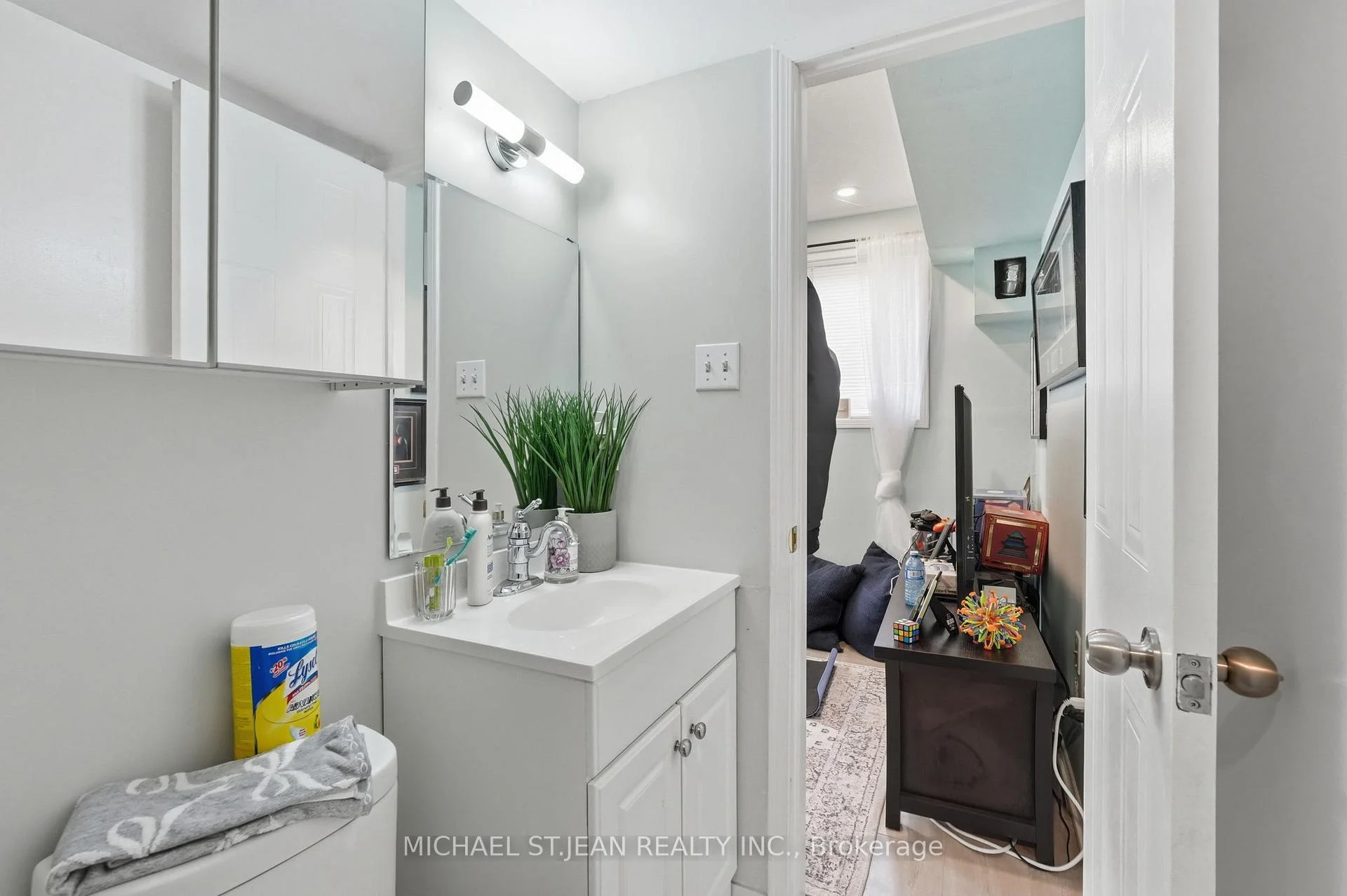 Photo 35 of 51 Mount Dennis Drive, North York, Mount Dennis — HOMEH