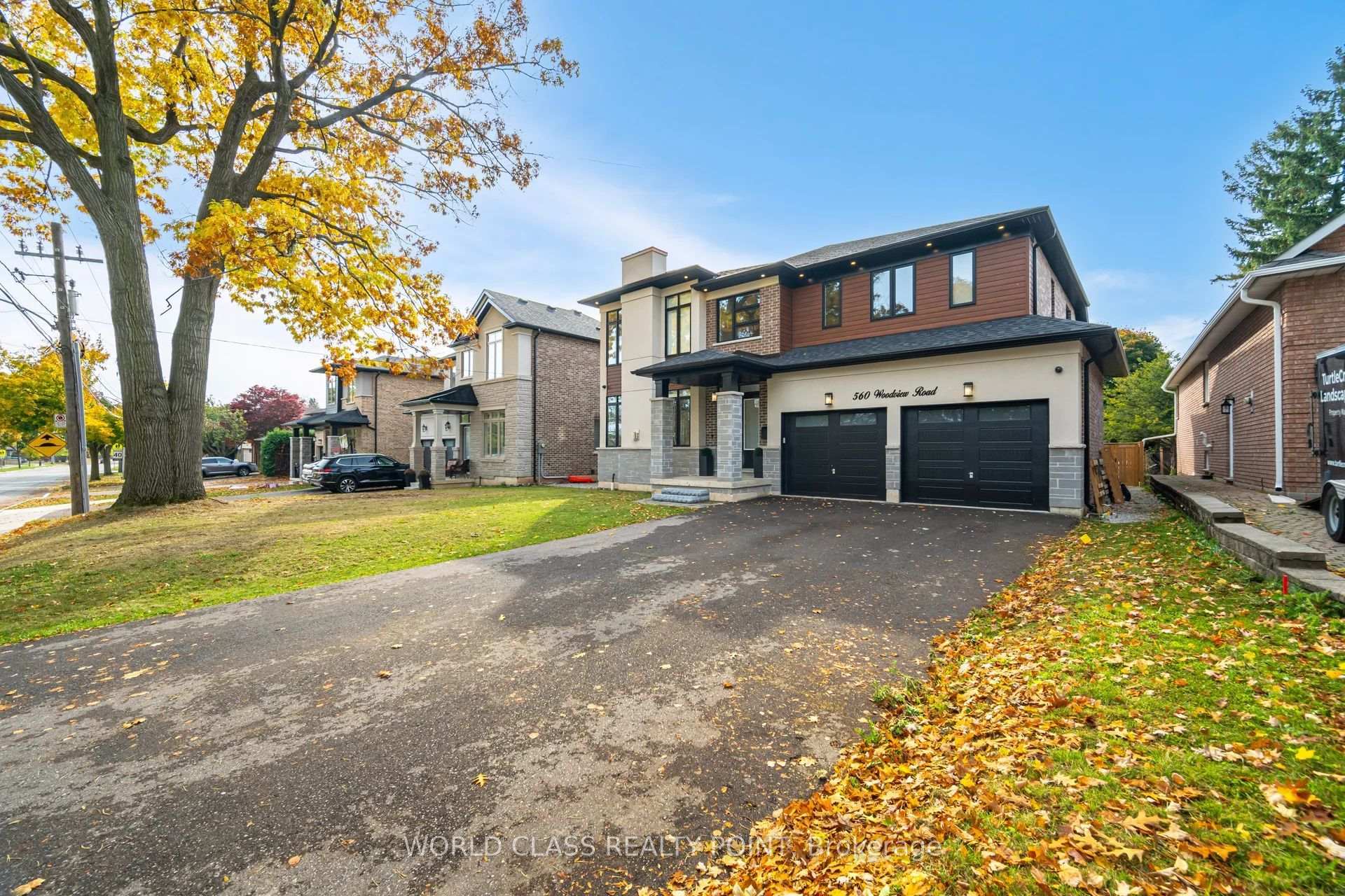 Photo 2 of 560 Woodview Road, Burlington, Roseland — HOMEH