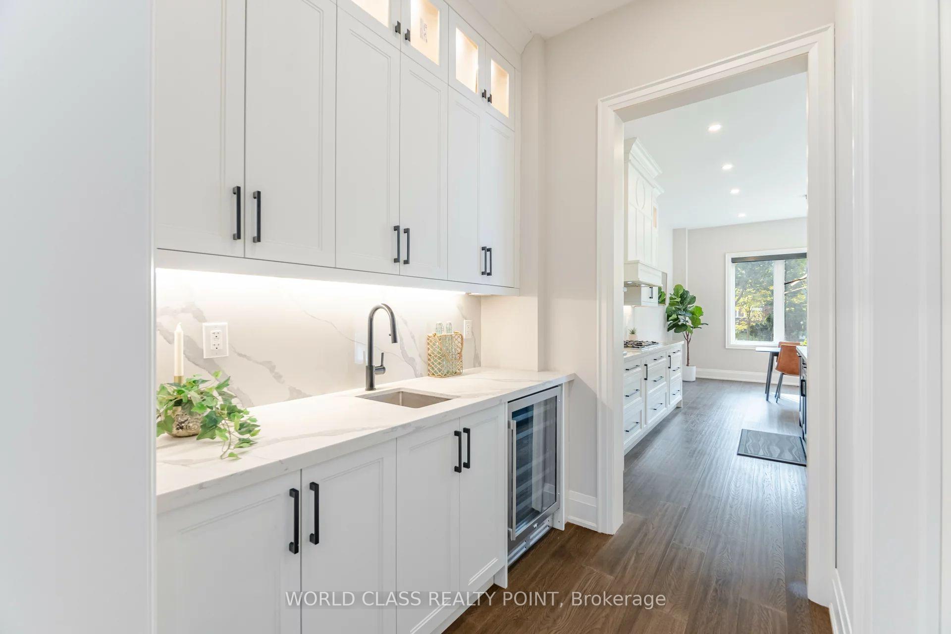 Photo 9 of 560 Woodview Road, Burlington, Roseland — HOMEH