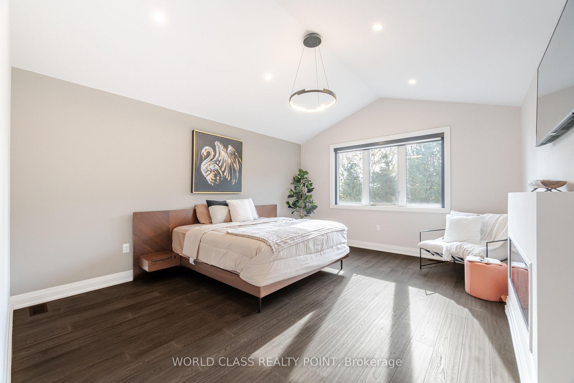 Photo 18 of 560 Woodview Road, Burlington, Roseland — HOMEH