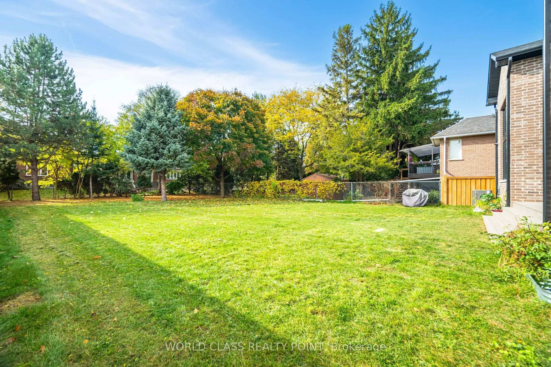Photo 32 of 560 Woodview Road, Burlington, Roseland — HOMEH