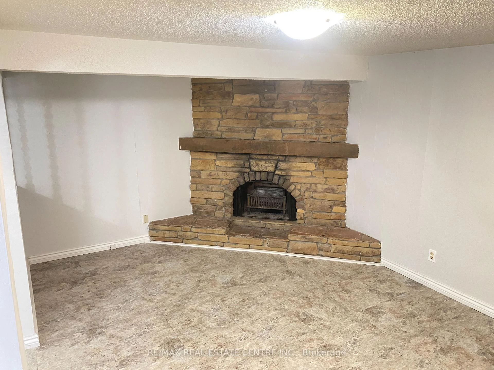 Photo 8 of 125 Rutherford Road N, Brampton, Madoc — HOMEH