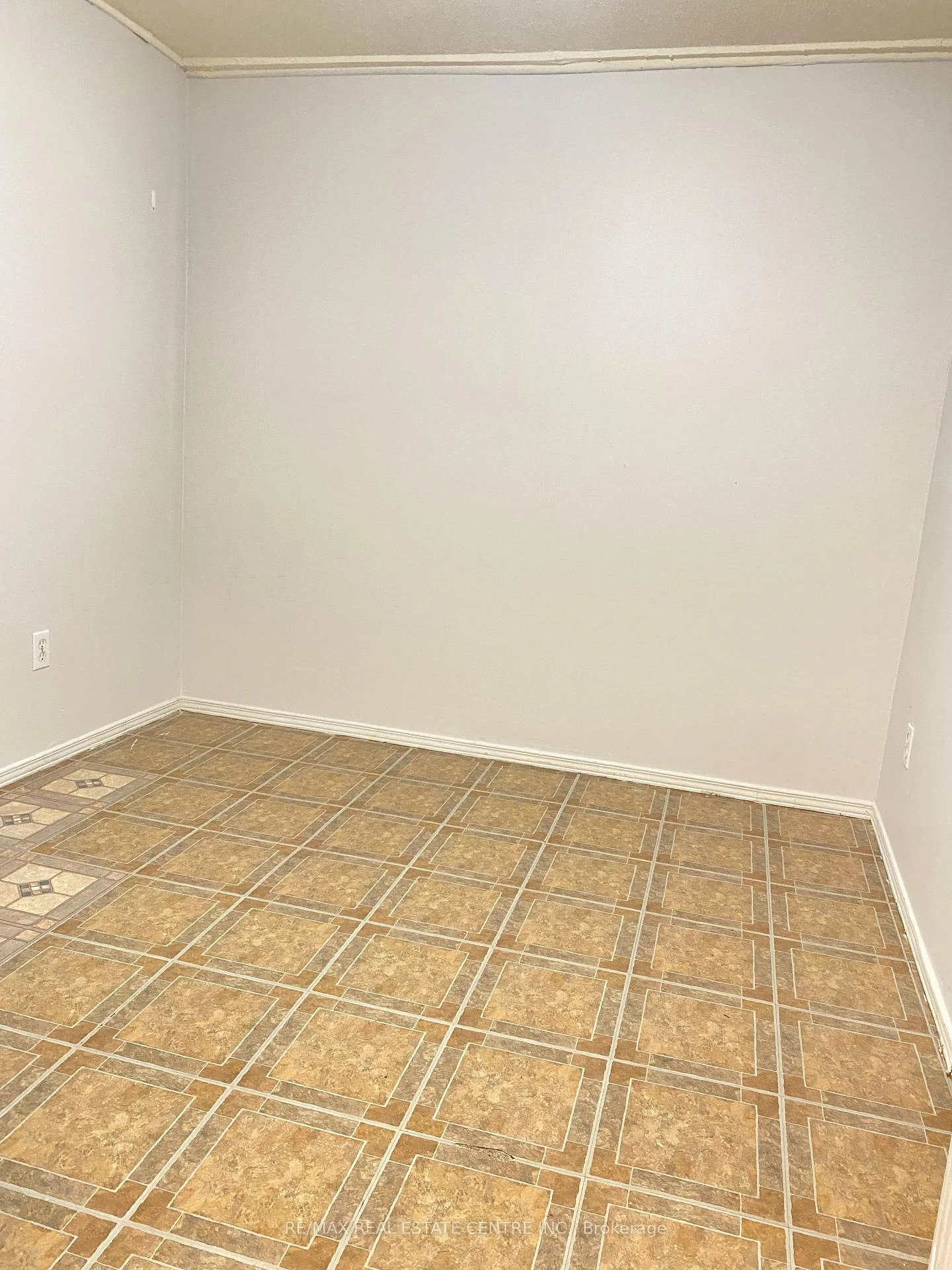 Photo 9 of 125 Rutherford Road N, Brampton, Madoc — HOMEH