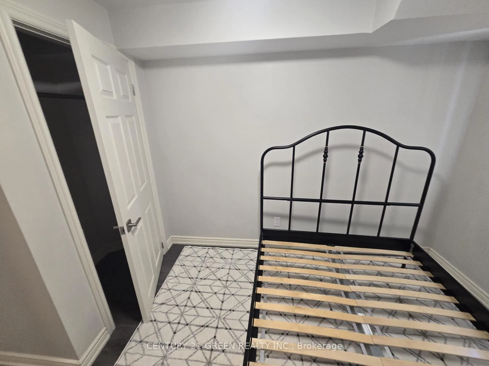 Photo 6 of Unit Upper, 2483 Old Brompton Way, Oakville, Westmount — HOMEH