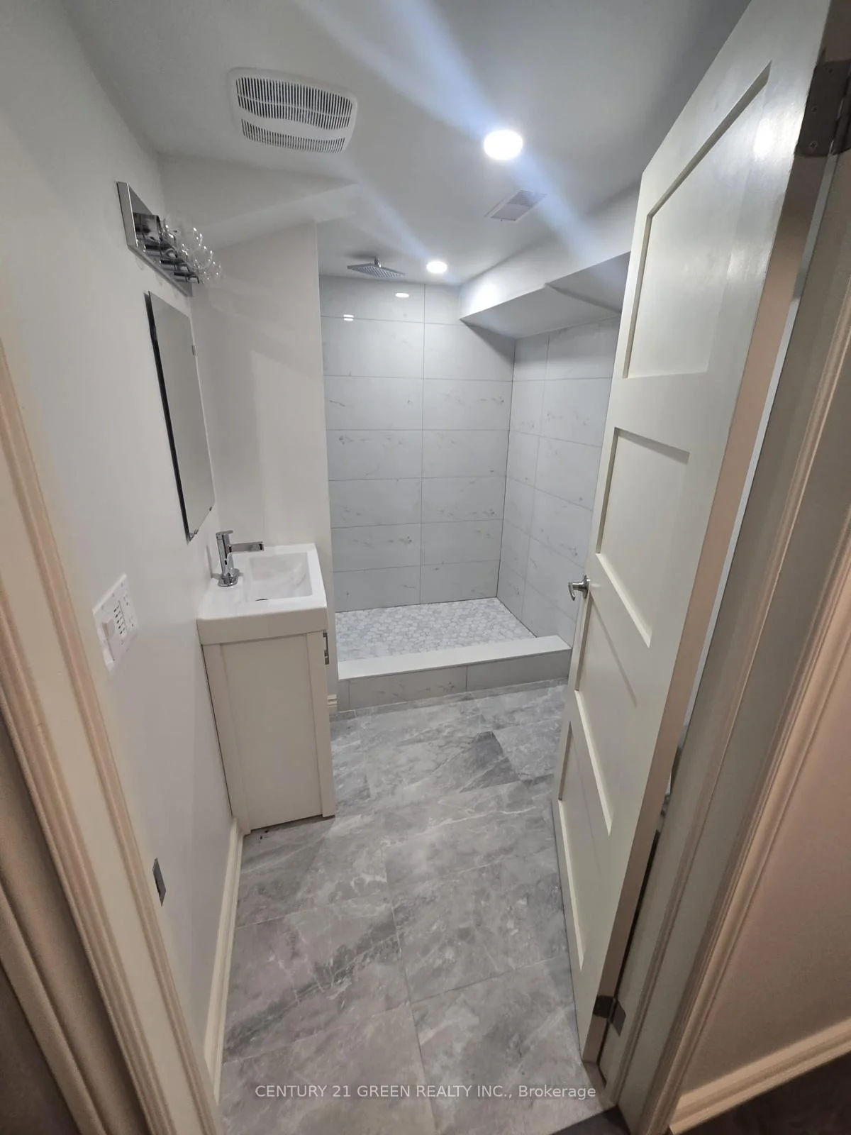 Photo 7 of Unit Upper, 2483 Old Brompton Way, Oakville, Westmount — HOMEH