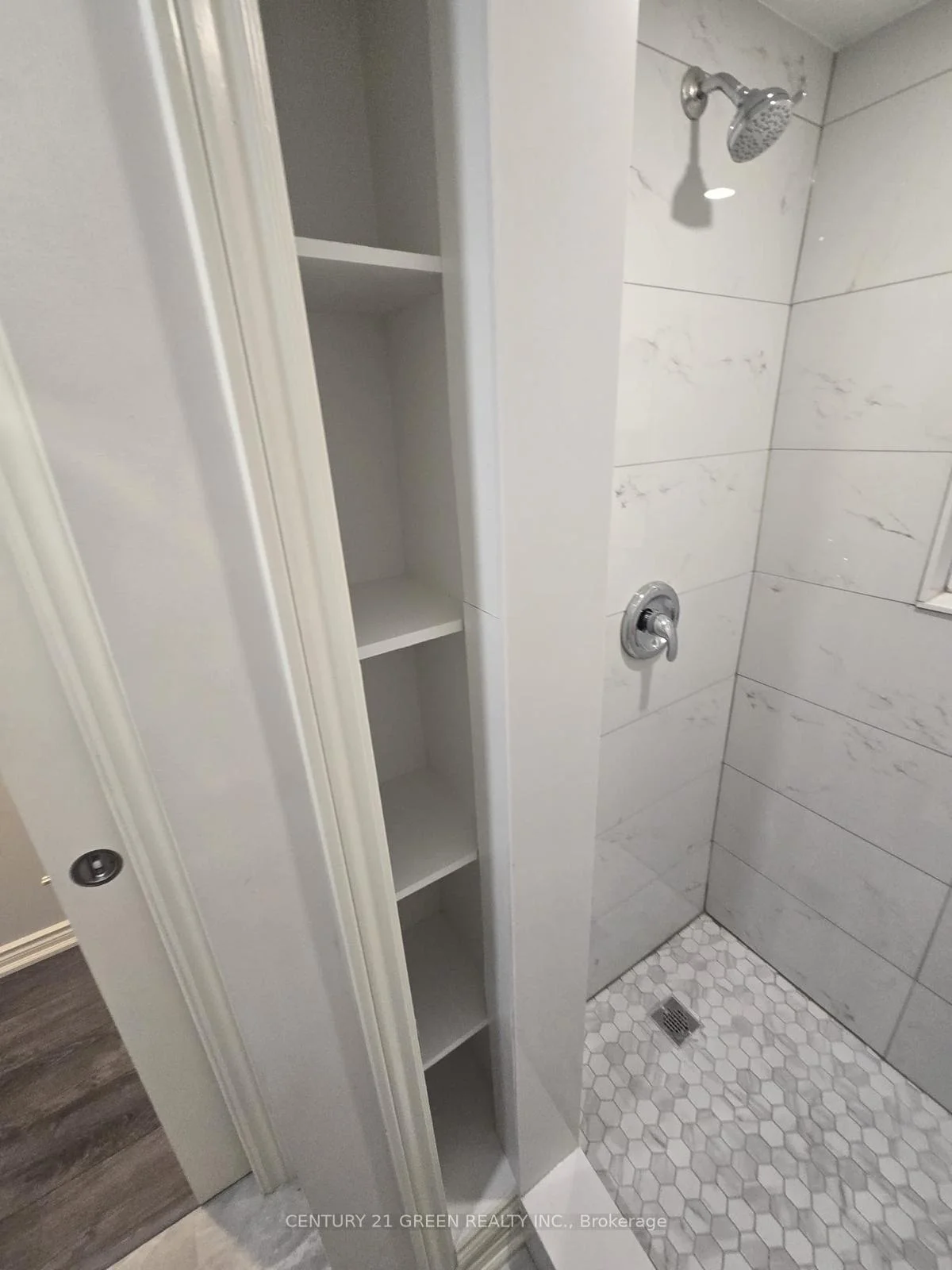Photo 8 of Unit Upper, 2483 Old Brompton Way, Oakville, Westmount — HOMEH