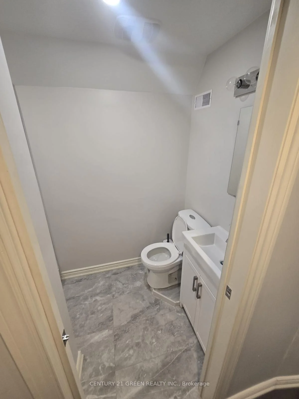 Photo 13 of Unit Upper, 2483 Old Brompton Way, Oakville, Westmount — HOMEH