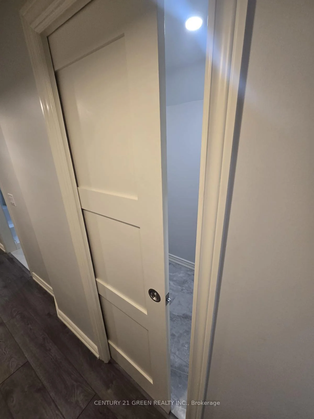 Photo 17 of Unit Upper, 2483 Old Brompton Way, Oakville, Westmount — HOMEH