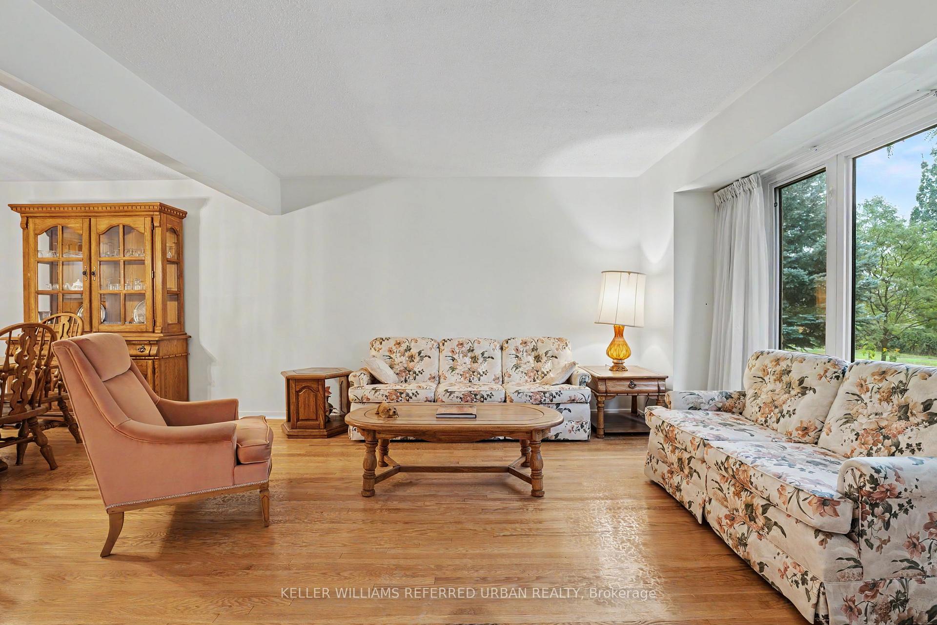 Photo 9 of 2653 Constable Road, Mississauga, Clarkson — HOMEH