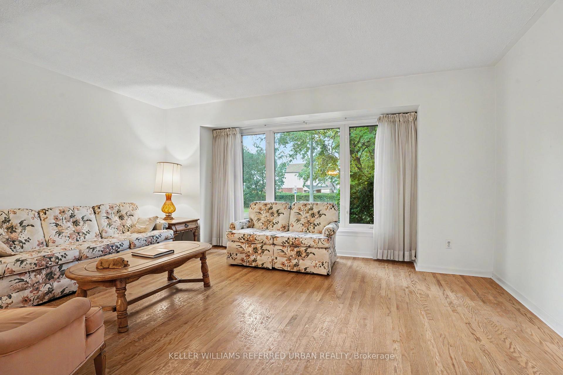 Photo 11 of 2653 Constable Road, Mississauga, Clarkson — HOMEH