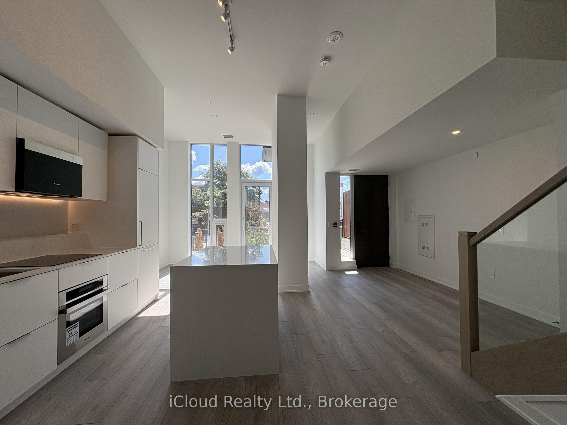 Photo 3 of Unit TH 02, 1 Fairview Road, Mississauga, Mississauga Valleys — HOMEH
