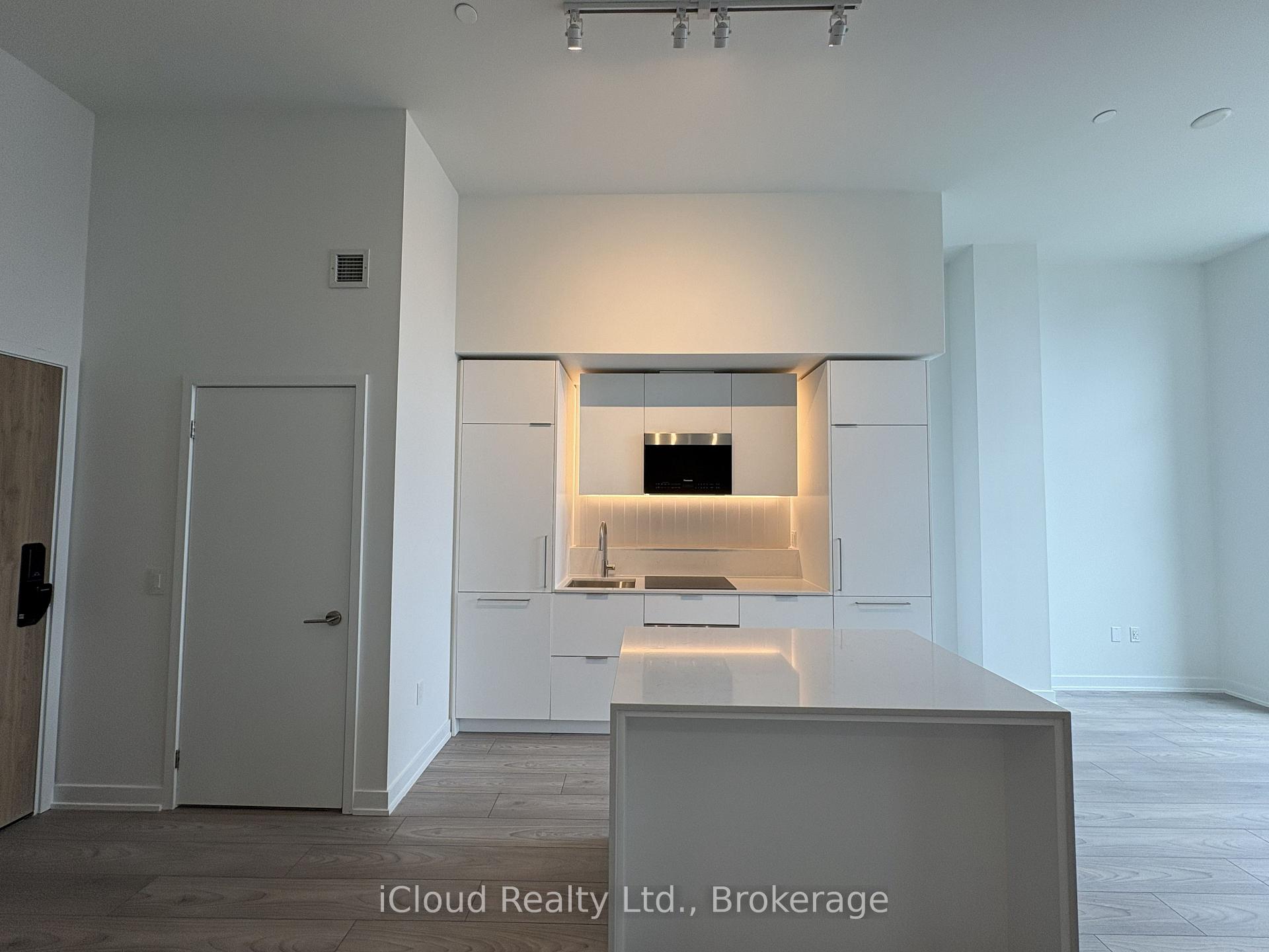Photo 5 of Unit TH 02, 1 Fairview Road, Mississauga, Mississauga Valleys — HOMEH