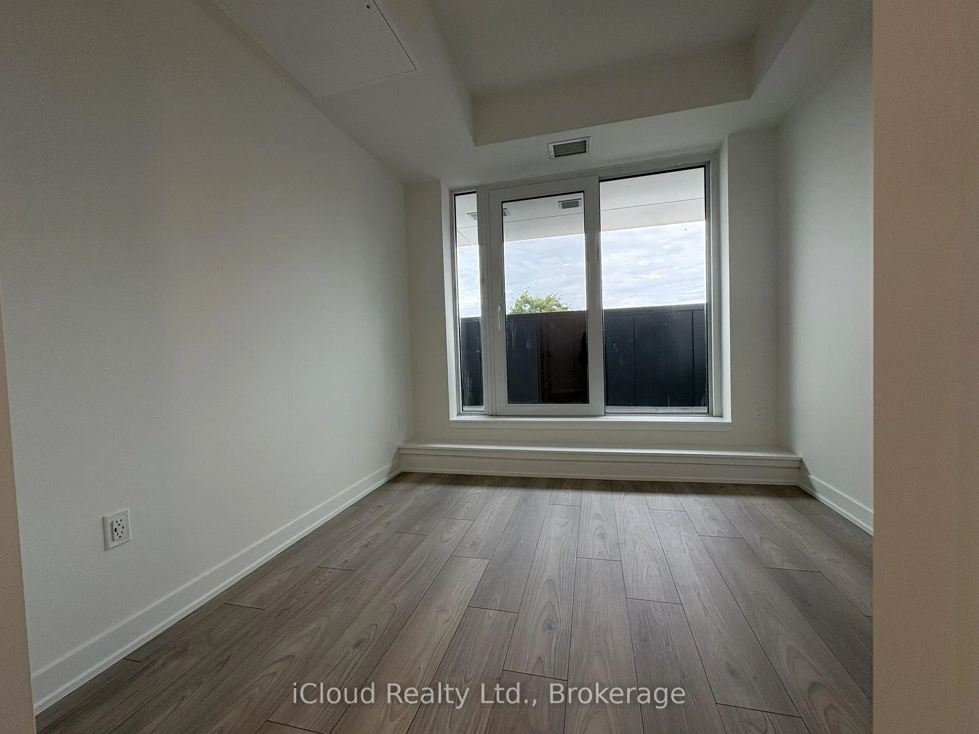Photo 14 of Unit TH 02, 1 Fairview Road, Mississauga, Mississauga Valleys — HOMEH