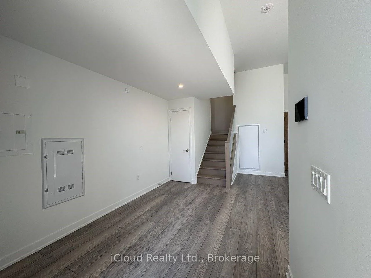 Photo 22 of Unit TH 02, 1 Fairview Road, Mississauga, Mississauga Valleys — HOMEH