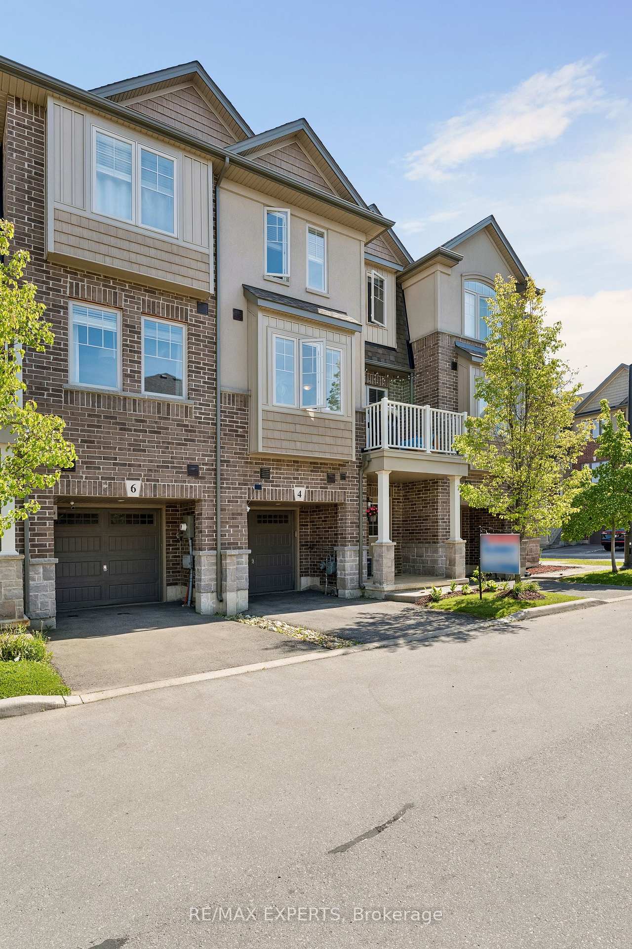 Photo 2 of 4 Groom Lane, Hamilton, Ancaster — HOMEH