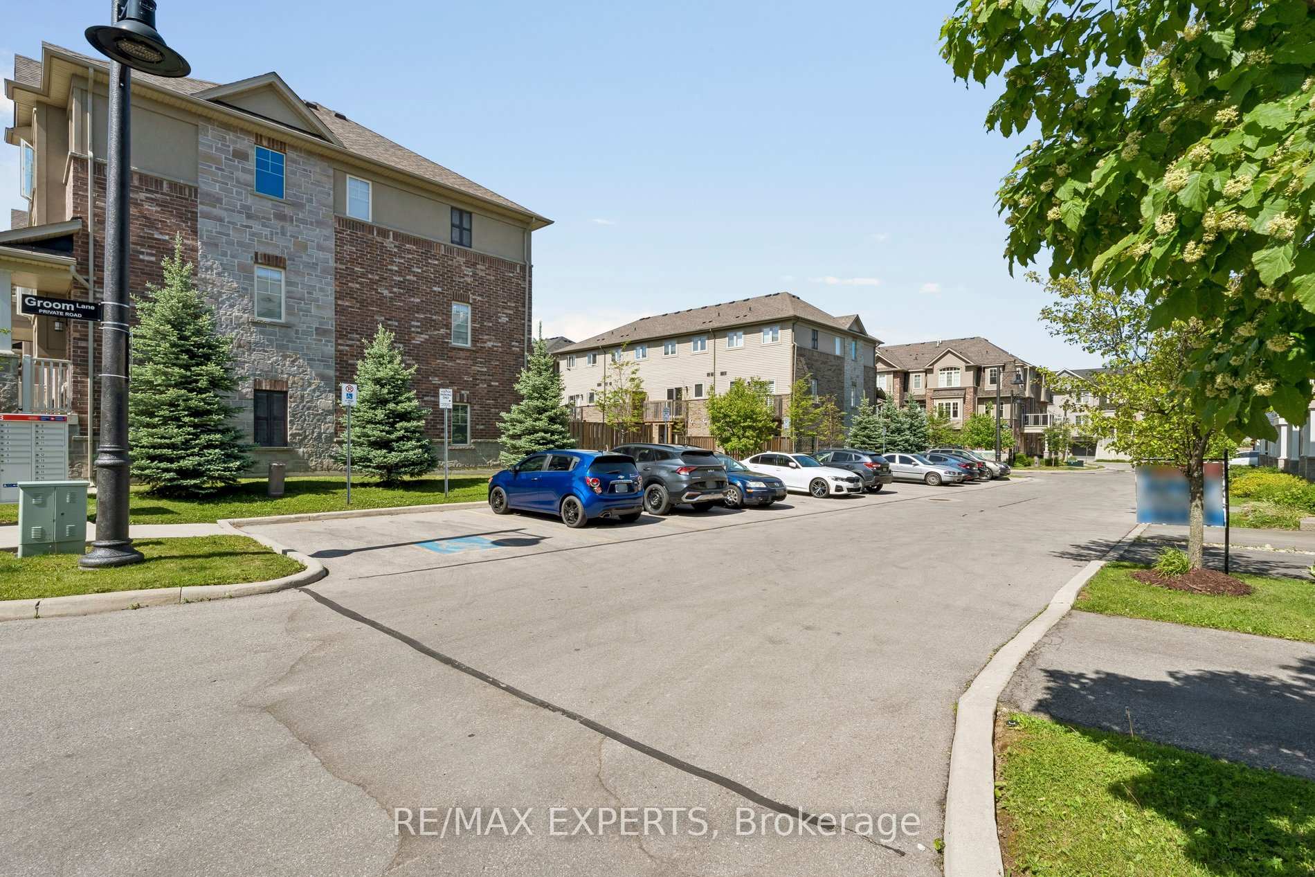 Photo 3 of 4 Groom Lane, Hamilton, Ancaster — HOMEH