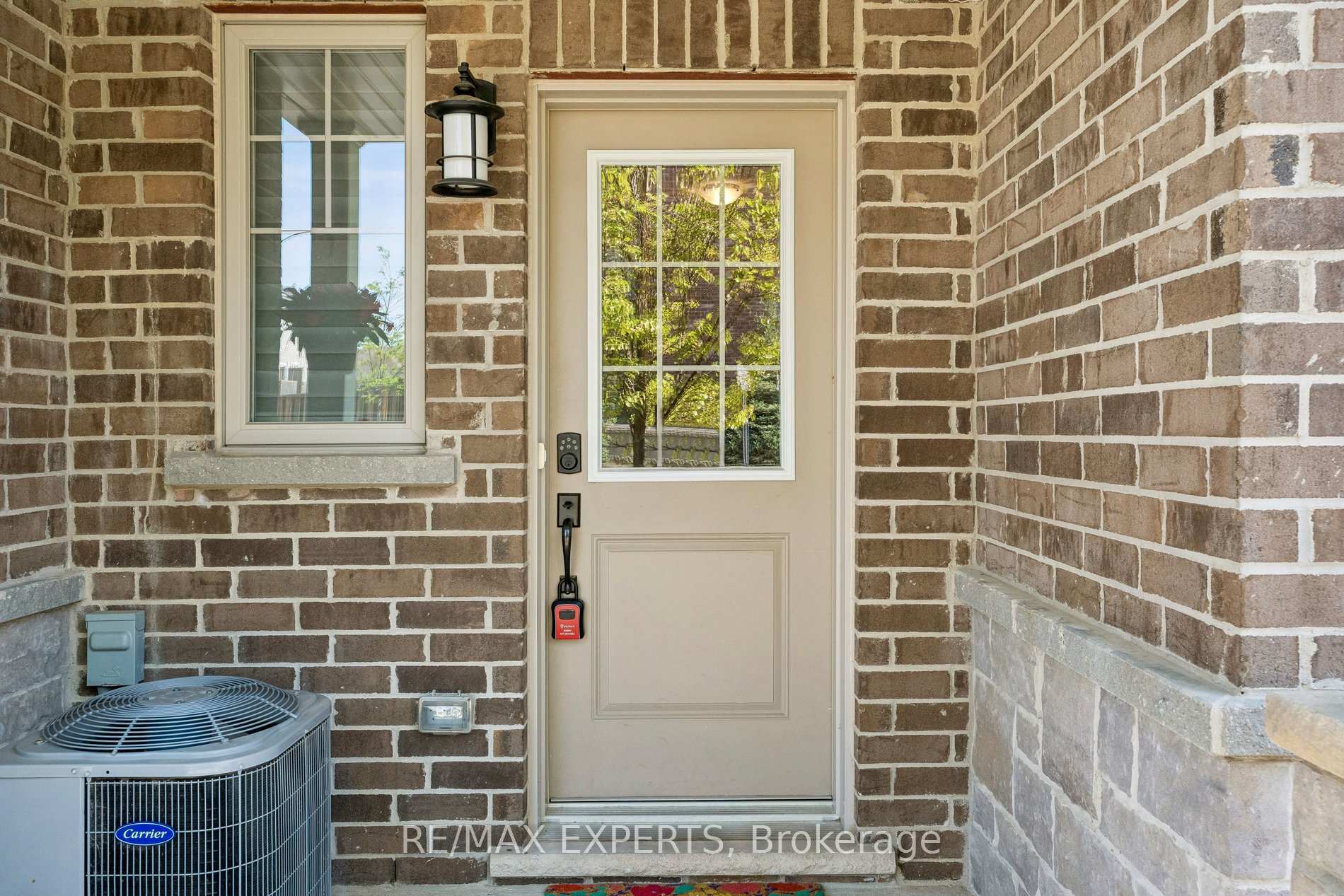 Photo 5 of 4 Groom Lane, Hamilton, Ancaster — HOMEH
