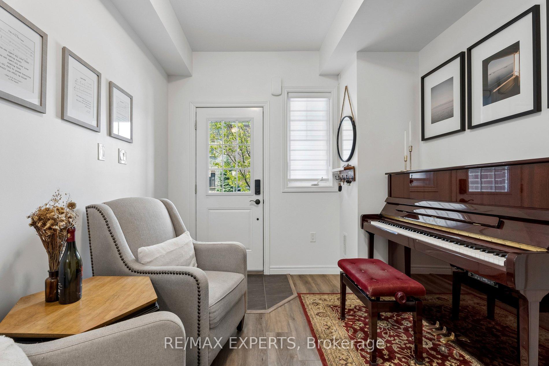 Photo 6 of 4 Groom Lane, Hamilton, Ancaster — HOMEH