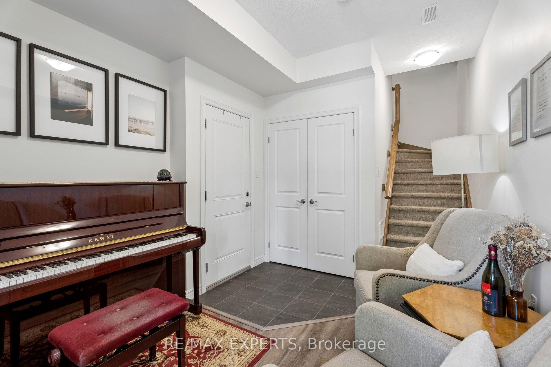 Photo 7 of 4 Groom Lane, Hamilton, Ancaster — HOMEH