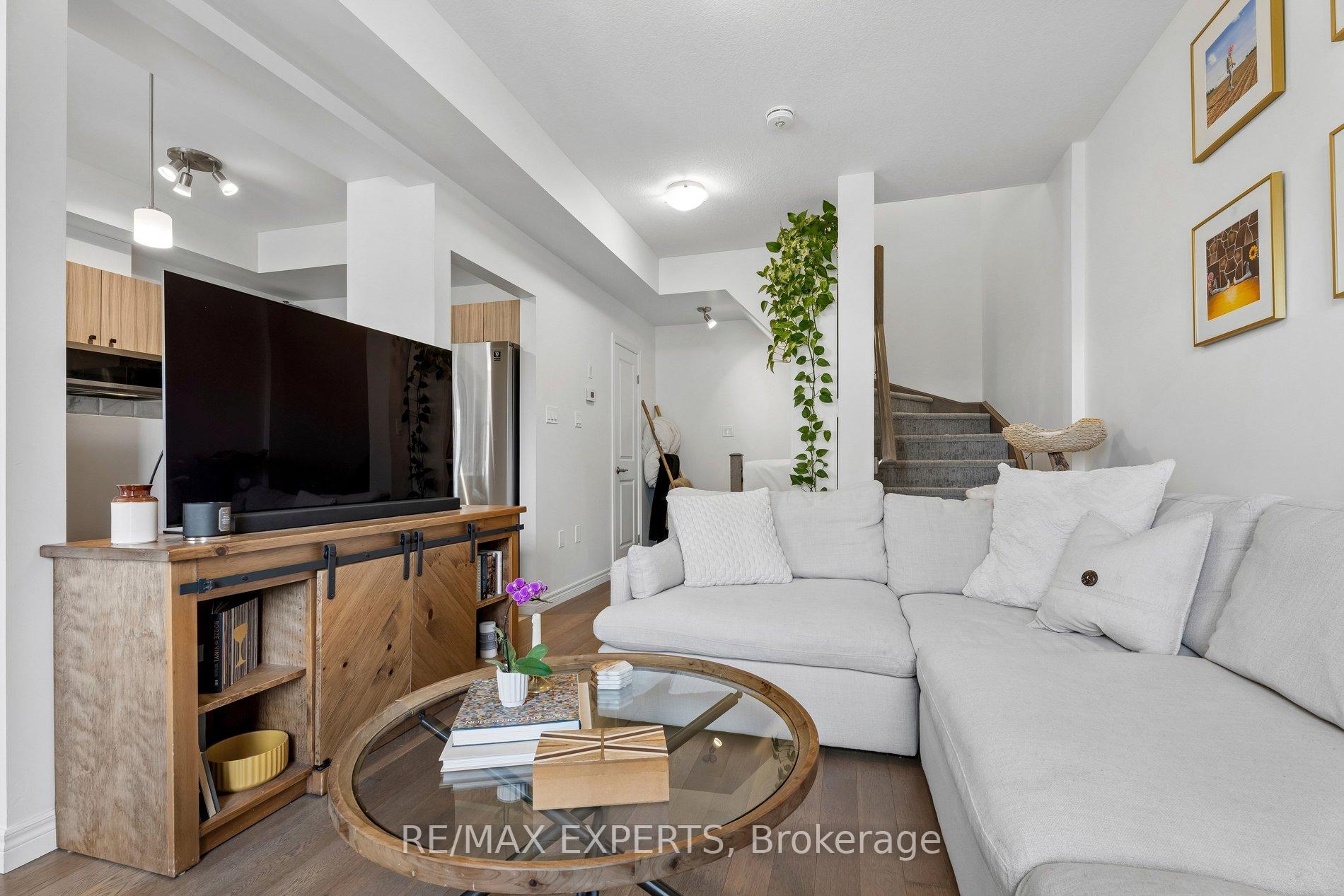 Photo 12 of 4 Groom Lane, Hamilton, Ancaster — HOMEH