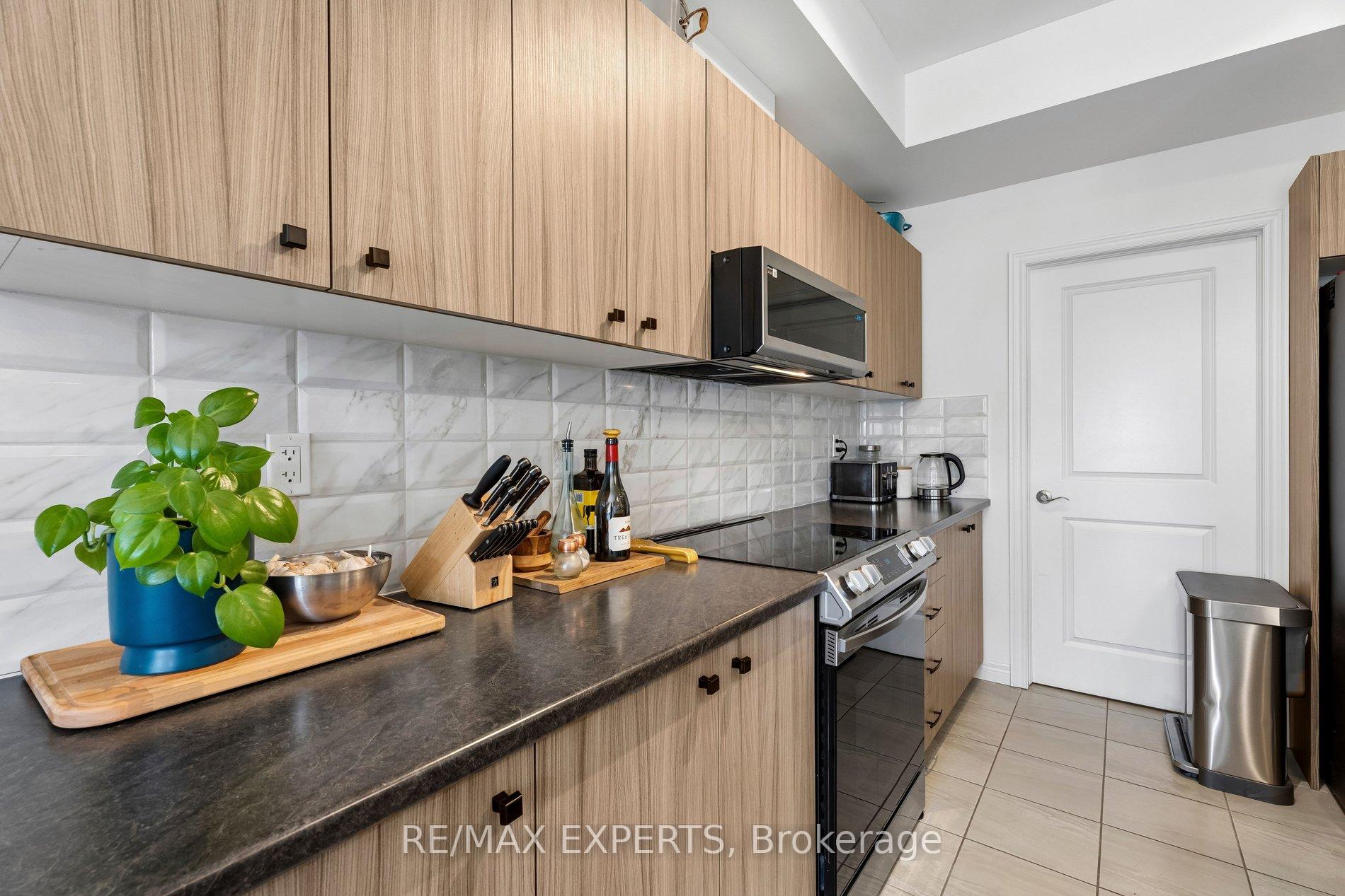 Photo 17 of 4 Groom Lane, Hamilton, Ancaster — HOMEH