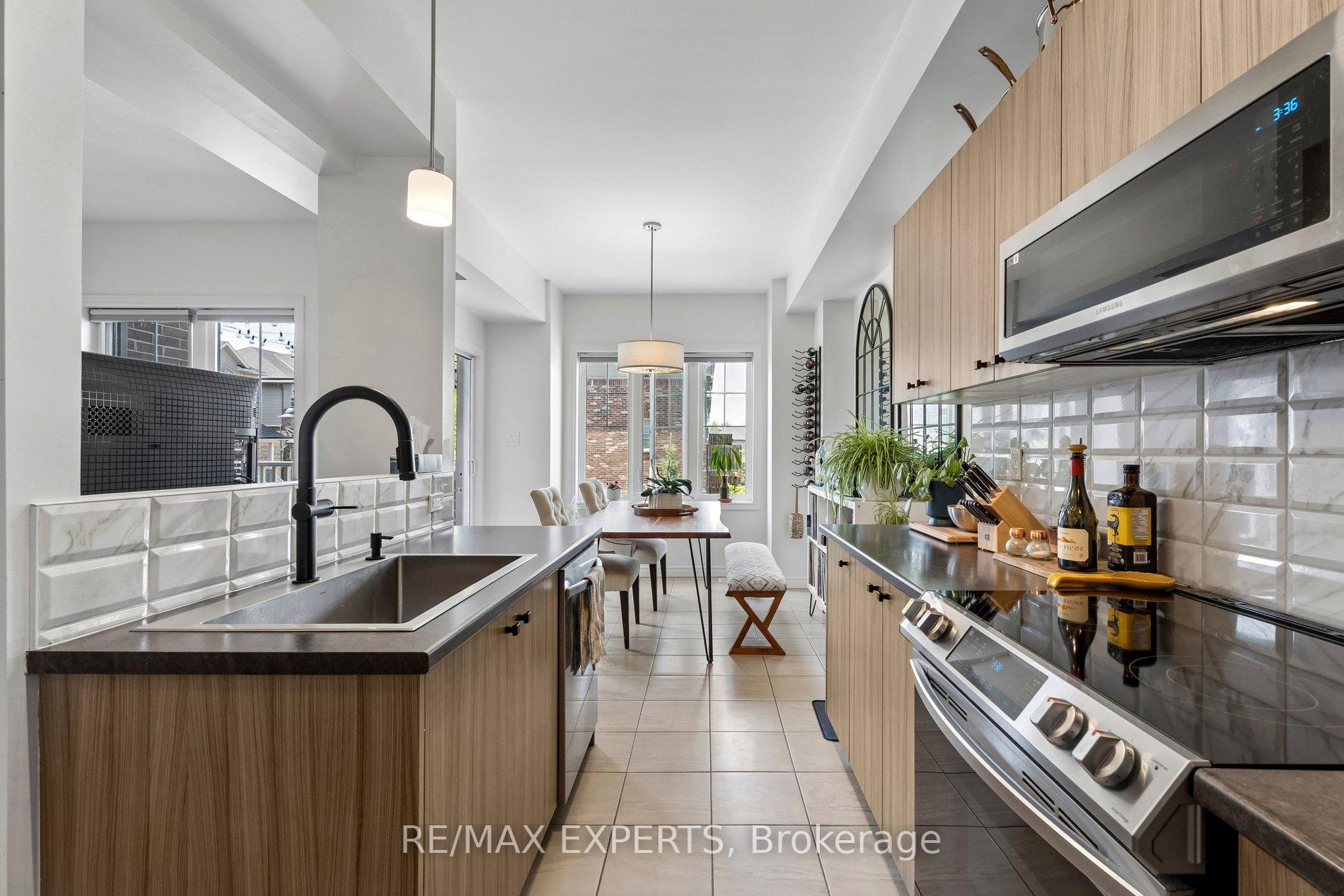 Photo 19 of 4 Groom Lane, Hamilton, Ancaster — HOMEH