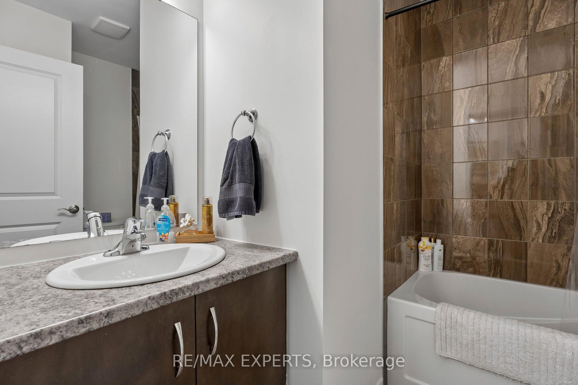 Photo 31 of 4 Groom Lane, Hamilton, Ancaster — HOMEH