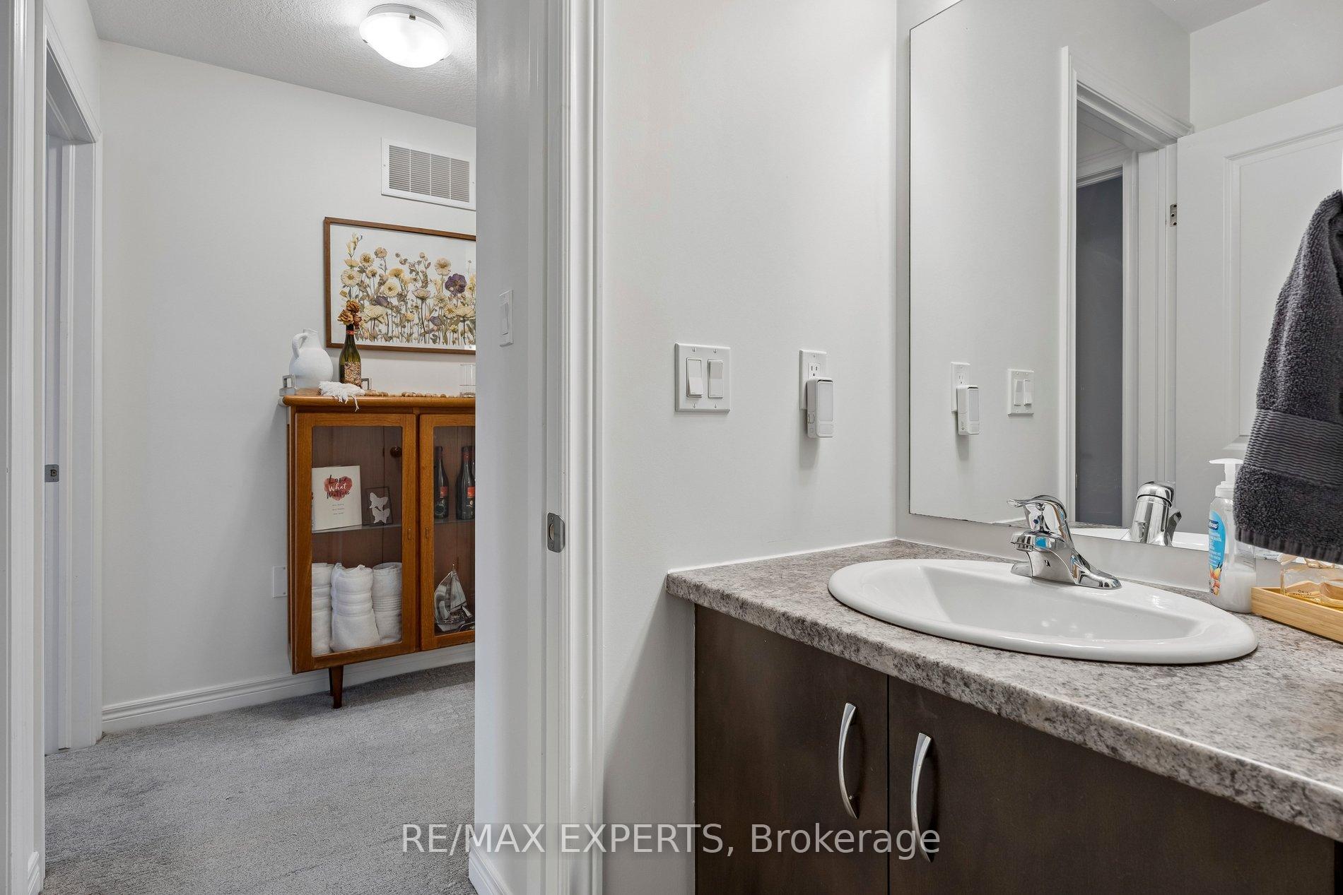 Photo 32 of 4 Groom Lane, Hamilton, Ancaster — HOMEH