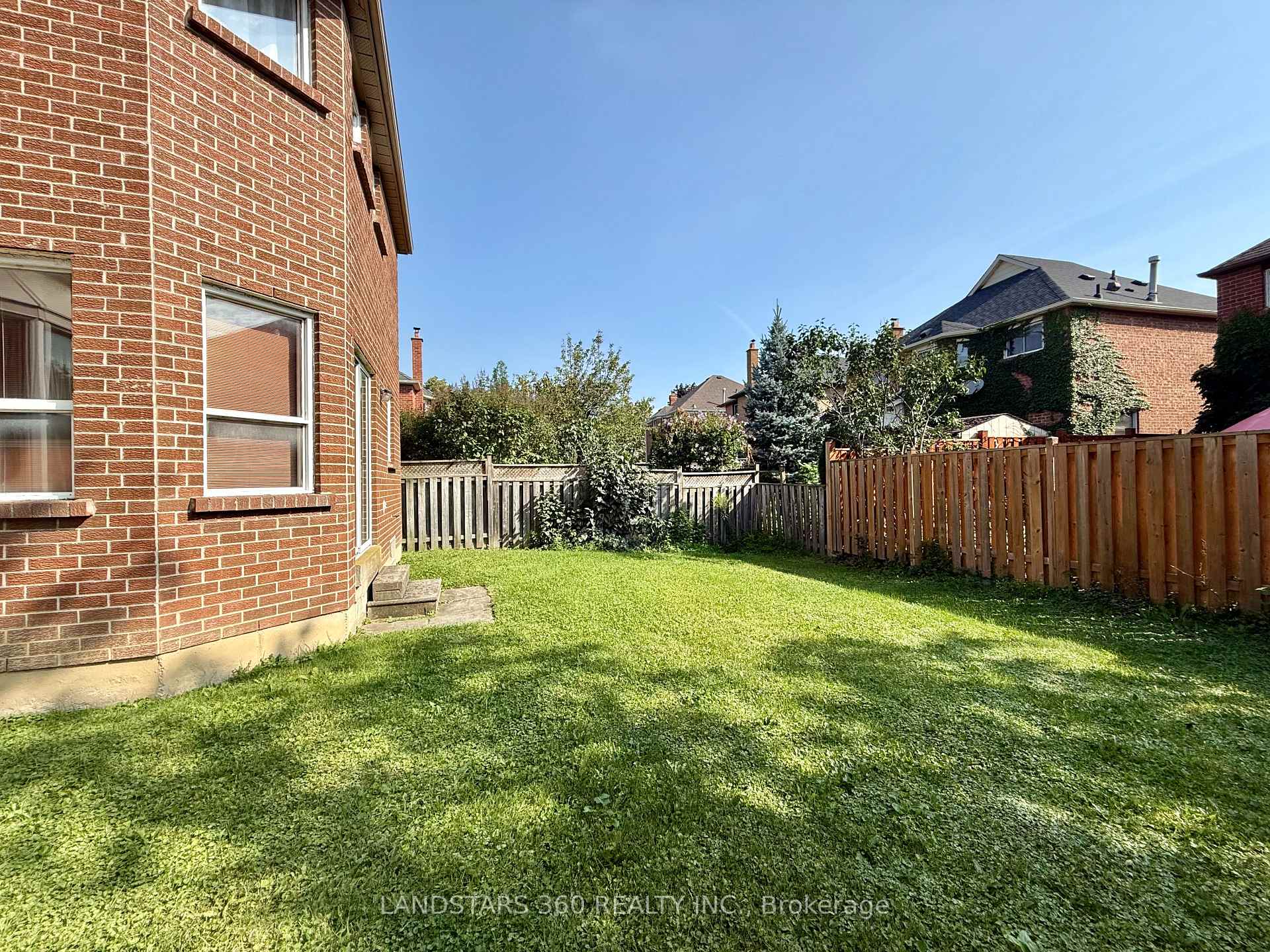 Photo 6 of 4535 Gullfoot Circle, Mississauga, Hurontario — HOMEH