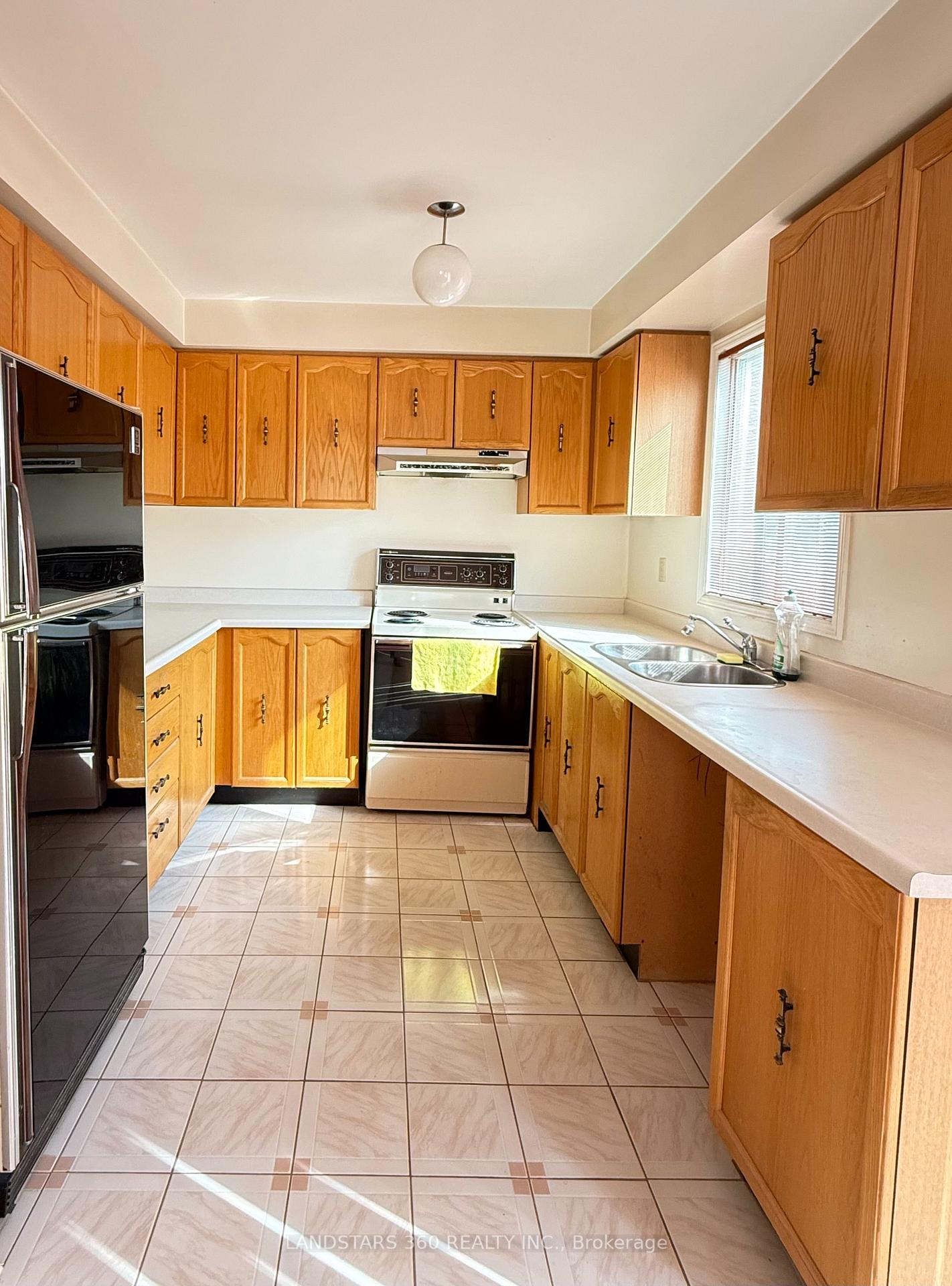 Photo 12 of 4535 Gullfoot Circle, Mississauga, Hurontario — HOMEH