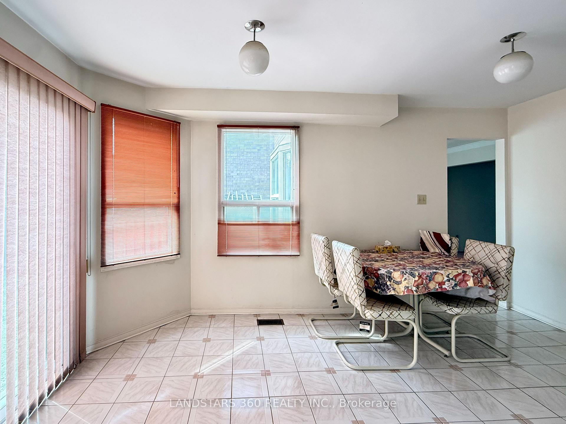 Photo 14 of 4535 Gullfoot Circle, Mississauga, Hurontario — HOMEH