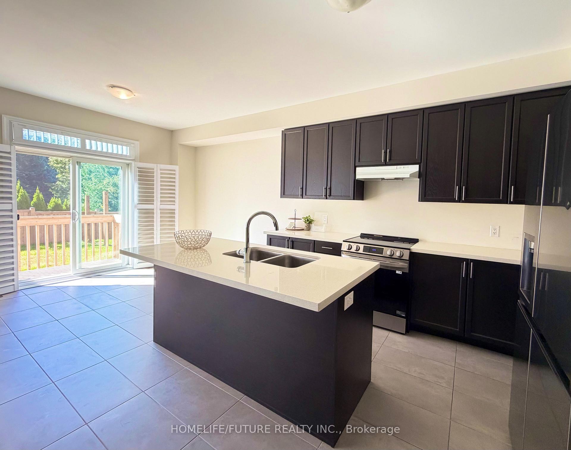 Photo 5 of 171 Grady Drive, Clarington, Newcastle — HOMEH