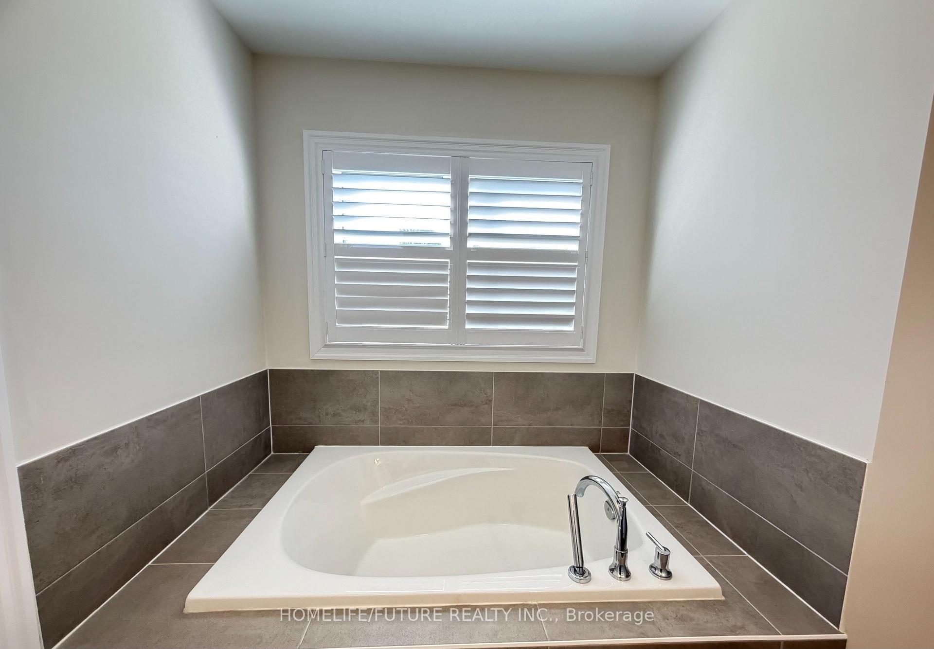 Photo 13 of 171 Grady Drive, Clarington, Newcastle — HOMEH